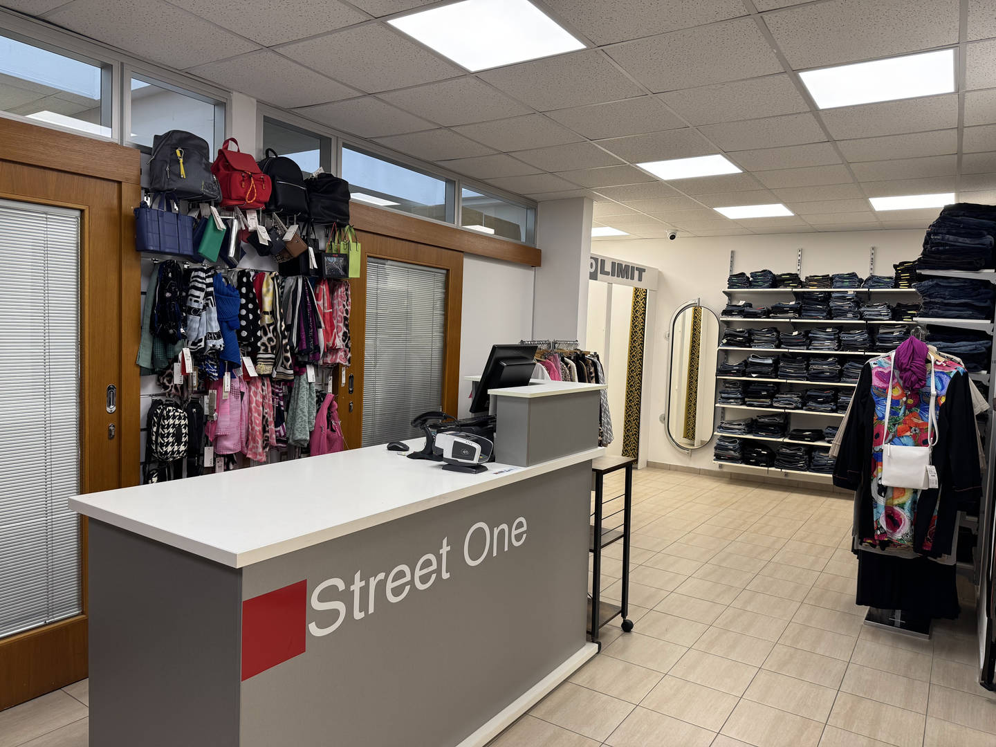 Interiér prodejny no LIMIT fashion Vlašim